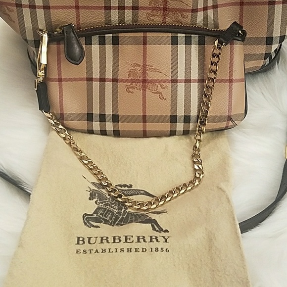 ❤️Burberry Clara Haymarket Clutch Wristlet❤️